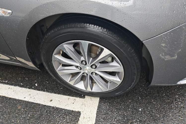 Used Chevrolet Monza 2020 320 Automatic Enjoyment Edition Right Front Wheel Hub
