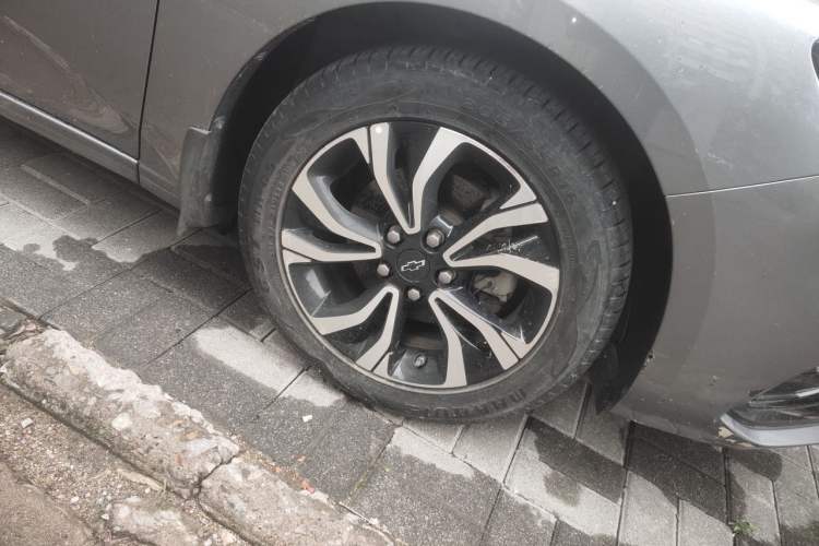 Used Chevrolet Monza 2020 Light Hybrid RS 330T Automatic Comfort Edition Right Front Wheel Hub