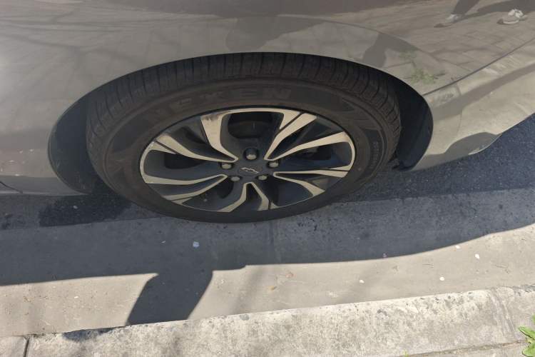 Used Chevrolet Monza 2020 Light Hybrid RS 330T Automatic Comfort Edition Right Front Wheel Hub