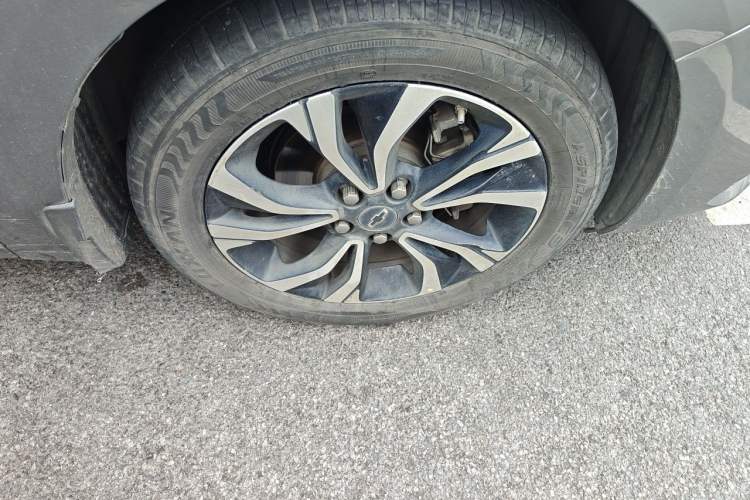 Used Chevrolet Monza 2020 Light Hybrid RS 330T Automatic Comfort Edition Right Front Wheel Hub