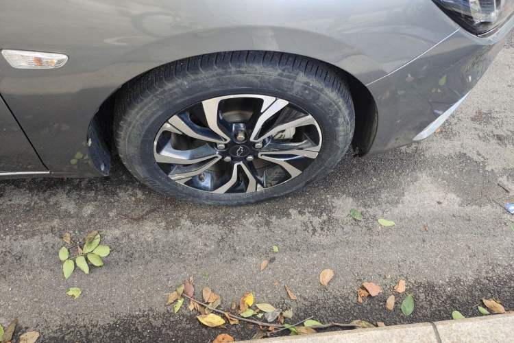 Used Chevrolet Monza 2020 Light Hybrid RS 330T Automatic Comfort Edition Right Front Wheel Hub