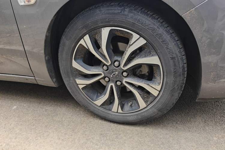 Used Chevrolet Monza 2020 Light Hybrid RS 330T Automatic Comfort Edition Right Front Wheel Hub