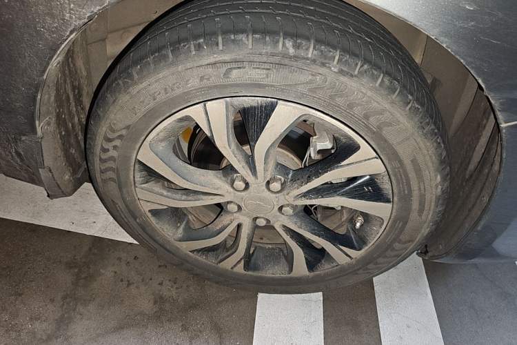 Used Chevrolet Monza 2020 Light Hybrid RS 330T Automatic Comfort Edition Right Front Wheel Hub