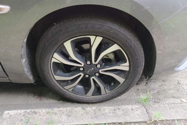 Used Chevrolet Monza 2020 Light Hybrid RS 330T Automatic Comfort Edition Right Front Wheel Hub