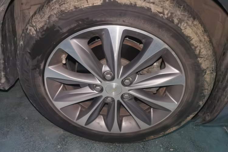 Used Chevrolet Monza 2020 320 Automatic Enjoyment Edition Right Front Wheel Hub