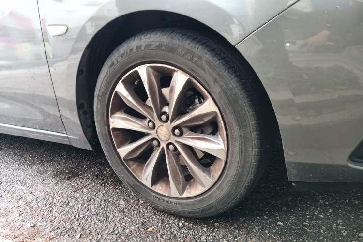 Used Chevrolet Monza 2020 320 Automatic Enjoyment Edition Right Front Wheel Hub