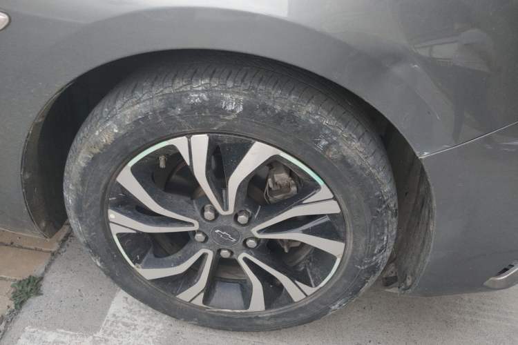 Used Chevrolet Monza 2020 Light Hybrid RS 330T Automatic Comfort Edition Right Front Wheel Hub