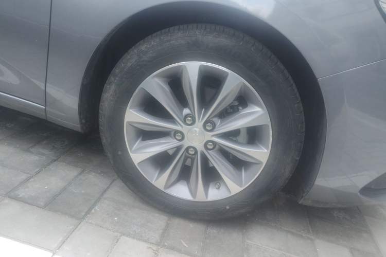 Used Chevrolet Monza 2020 320 Automatic Enjoyment Edition Right Front Wheel Hub