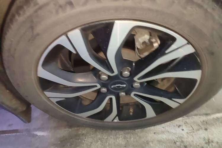 Used Chevrolet Monza 2020 Light Hybrid RS 330T Automatic Comfort Edition Right Front Wheel Hub