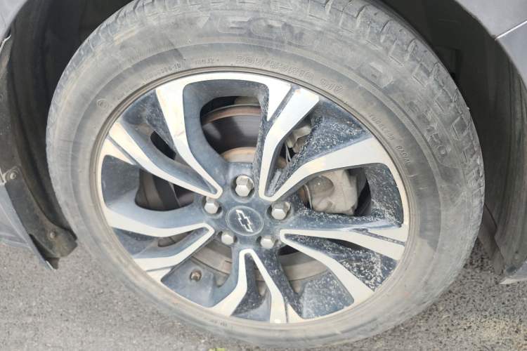 Used Chevrolet Monza 2020 Light Hybrid RS 330T Automatic Comfort Edition Right Front Wheel Hub