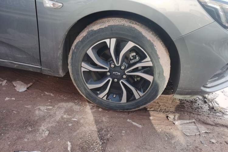 Used Chevrolet Monza 2020 Light Hybrid RS 330T Automatic Comfort Edition Right Front Wheel Hub