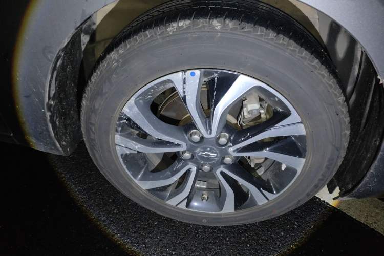 Used Chevrolet Monza 2020 Light Hybrid RS 330T Automatic Comfort Edition Right Front Wheel Hub