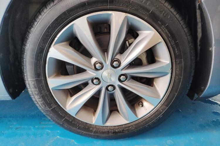 Used Chevrolet Monza 2020 320 Automatic Enjoyment Edition Right Front Wheel Hub