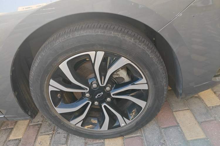 Used Chevrolet Monza 2020 Light Hybrid RS 330T Automatic Comfort Edition Right Front Wheel Hub
