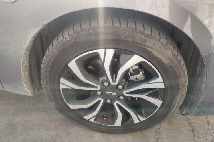 Used Chevrolet Monza 2020 Light Hybrid RS 330T Automatic Comfort Edition Right Front Wheel Hub