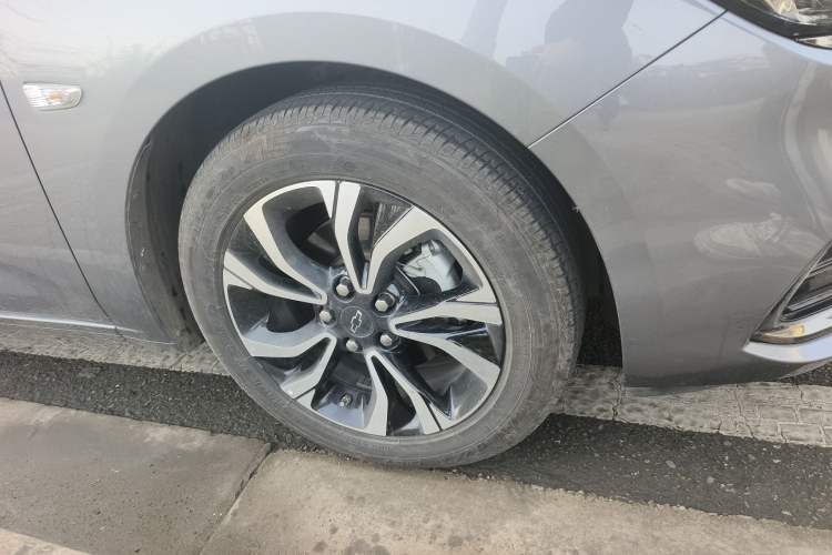 Used Chevrolet Monza 2020 Light Hybrid RS 330T Automatic Comfort Edition Right Front Wheel Hub