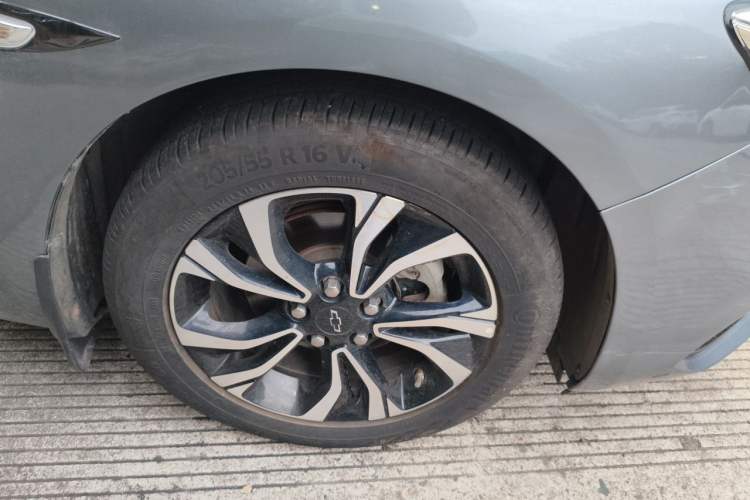Used Chevrolet Monza 2020 Light Hybrid RS 330T Automatic Comfort Edition Right Front Wheel Hub