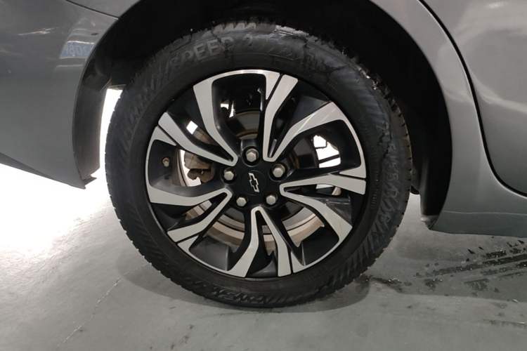 Used Chevrolet Monza 2020 Light Hybrid RS 330T Automatic Comfort Edition Right Rear Wheel Hub