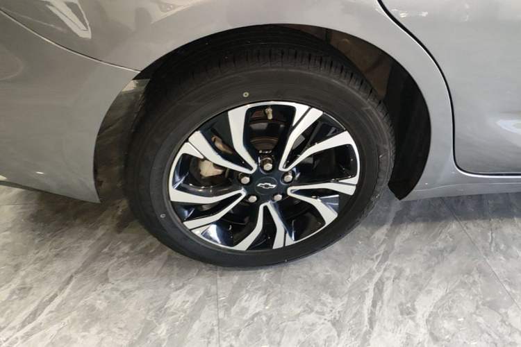 Used Chevrolet Monza 2020 Light Hybrid RS 330T Automatic Comfort Edition Right Rear Wheel Hub