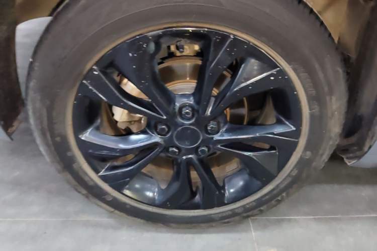 Used Chevrolet Monza 2020 Light Hybrid RS 330T Automatic Comfort Edition Right Rear Wheel Hub
