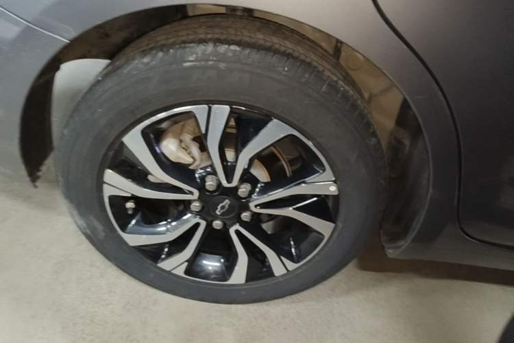 Used Chevrolet Monza 2020 Light Hybrid RS 330T Automatic Comfort Edition Right Rear Wheel Hub