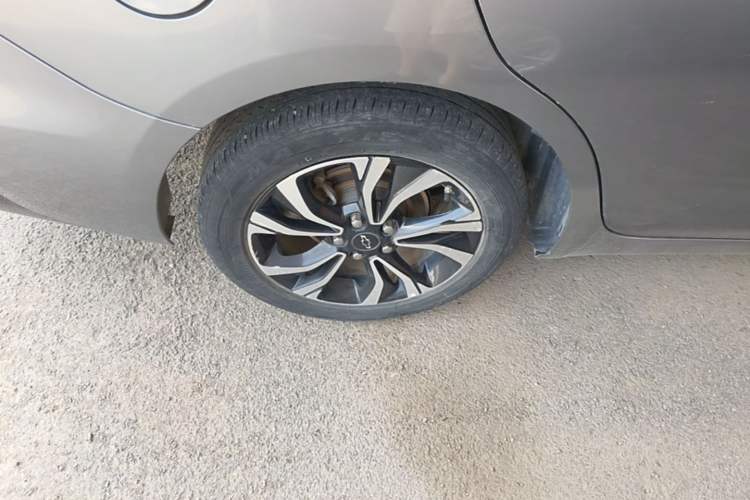 Used Chevrolet Monza 2020 Light Hybrid RS 330T Automatic Comfort Edition Right Rear Wheel Hub