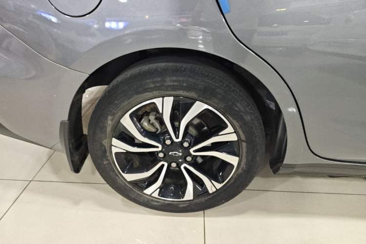 Used Chevrolet Monza 2020 Light Hybrid RS 330T Automatic Comfort Edition Right Rear Wheel Hub