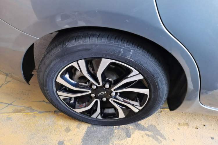Used Chevrolet Monza 2020 Light Hybrid RS 330T Automatic Comfort Edition Right Rear Wheel Hub
