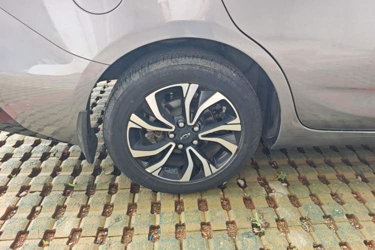 Used Chevrolet Monza 2020 Light Hybrid RS 330T Automatic Comfort Edition Right Rear Wheel Hub
