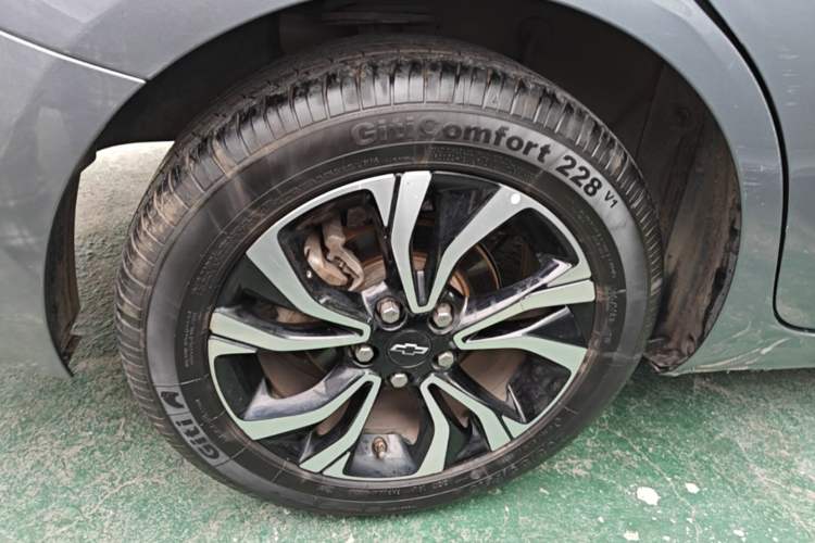 Used Chevrolet Monza 2020 Light Hybrid RS 330T Automatic Comfort Edition Right Rear Wheel Hub