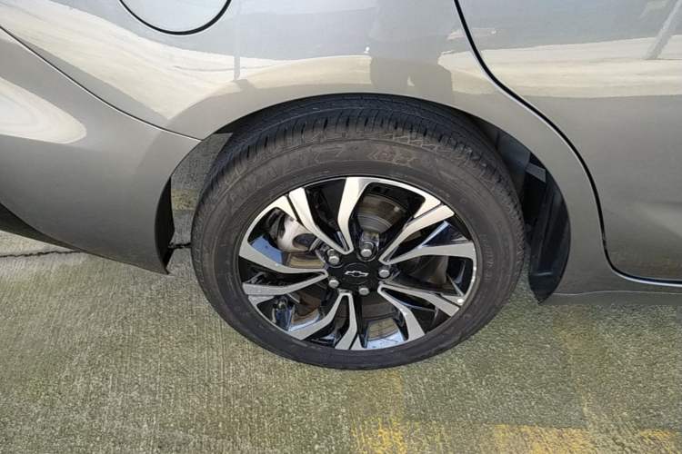 Used Chevrolet Monza 2020 Light Hybrid RS 330T Automatic Comfort Edition Right Rear Wheel Hub