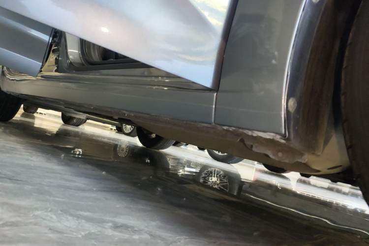 Used Chevrolet Monza 2020 Light Hybrid RS 330T Automatic Comfort Edition Right Side Sill