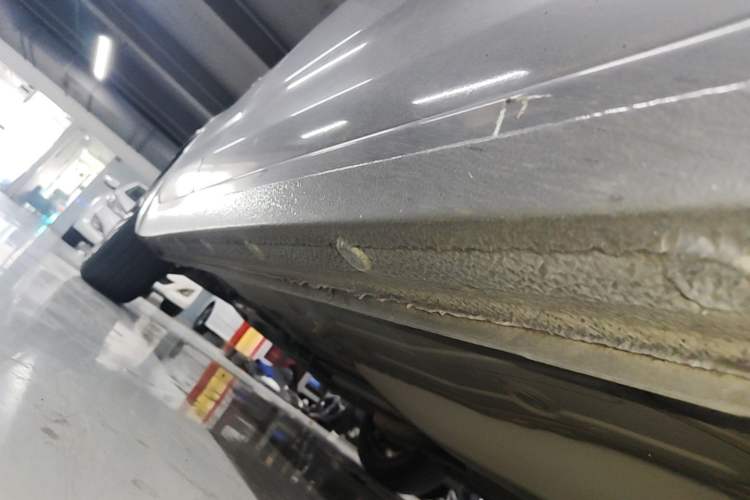 Used Chevrolet Monza 2020 Light Hybrid Redline 320T Dual-Clutch Thrilling Edition Right Side Sill