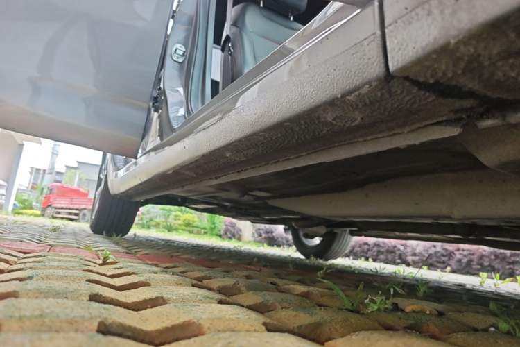 Used Chevrolet Monza 2020 Light Hybrid RS 330T Automatic Comfort Edition Right Side Sill