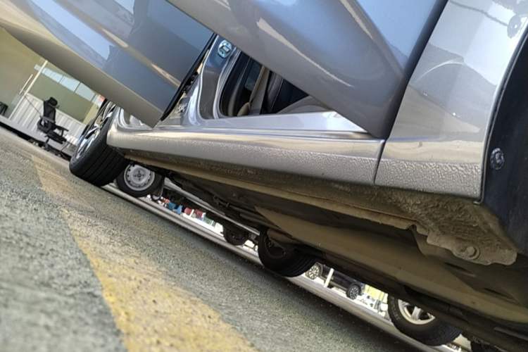 Used Chevrolet Monza 2020 Light Hybrid RS 330T Automatic Comfort Edition Right Side Sill