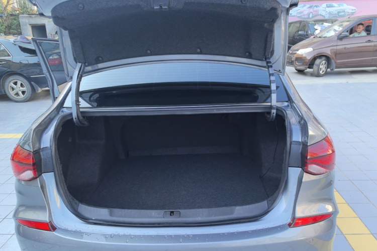 Used Chevrolet Monza 2020 320 Automatic Enjoyment Edition Trunk