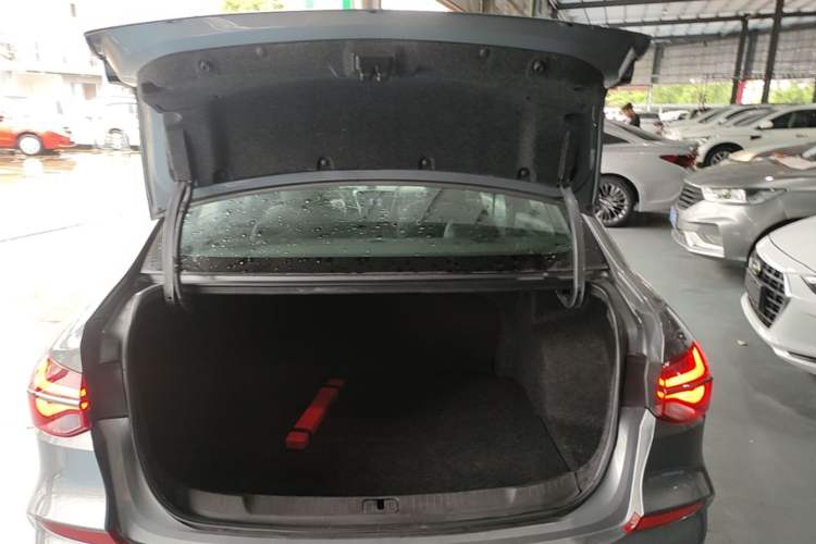 Used Chevrolet Monza 2020 Light Hybrid RS 330T Automatic Comfort Edition Trunk
