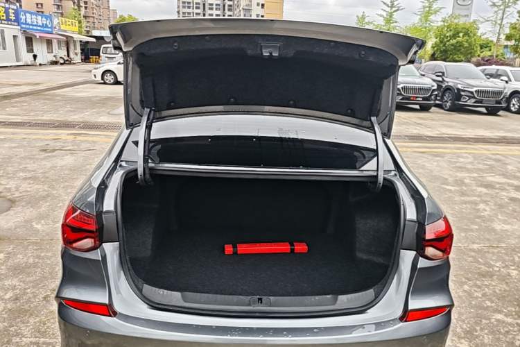 Used Chevrolet Monza 2020 320 Automatic Enjoyment Edition Trunk