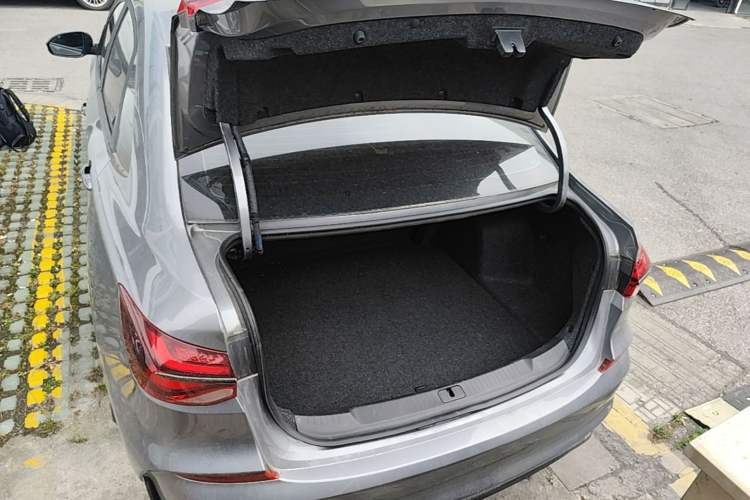 Used Chevrolet Monza 2020 Light Hybrid RS 330T Automatic Comfort Edition Trunk