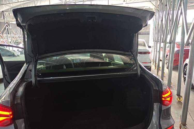 Used Chevrolet Monza 2020 Light Hybrid RS 330T Automatic Comfort Edition Trunk