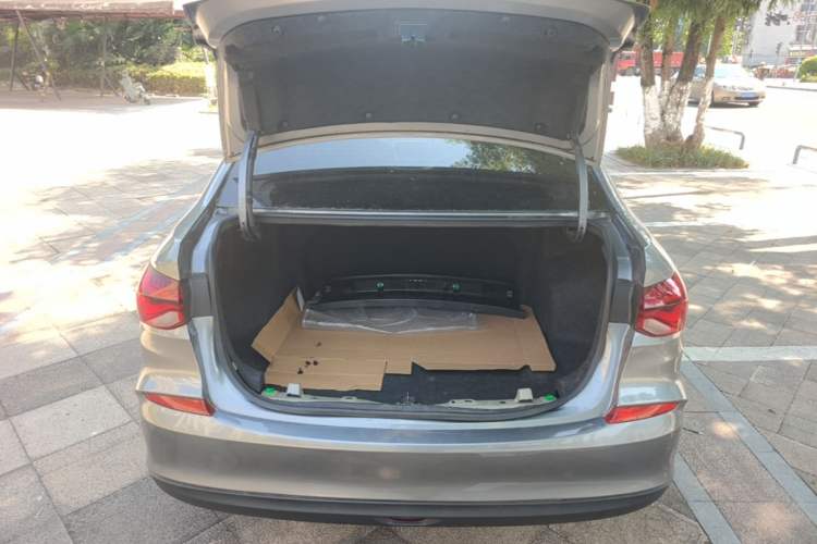 Used Chevrolet Monza 2020 320 Automatic Enjoyment Edition Trunk