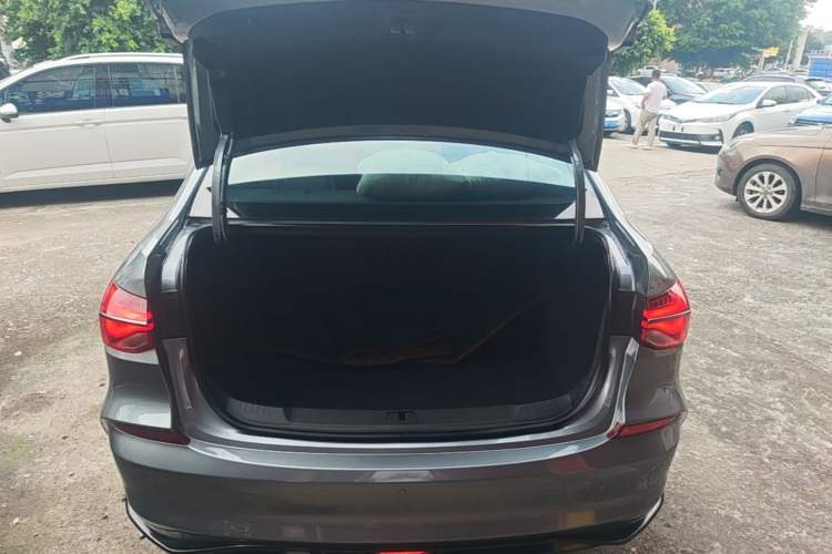 Used Chevrolet Monza 2020 Light Hybrid RS 330T Automatic Comfort Edition Trunk
