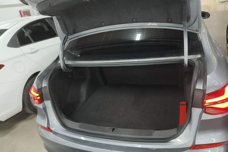 Used Chevrolet Monza 2020 Light Hybrid RS 330T Automatic Comfort Edition Trunk
