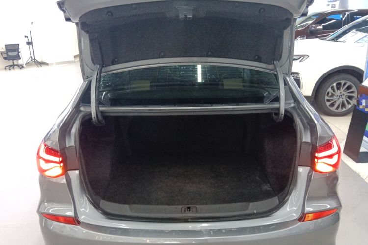 Used Chevrolet Monza 2020 320 Automatic Enjoyment Edition Trunk