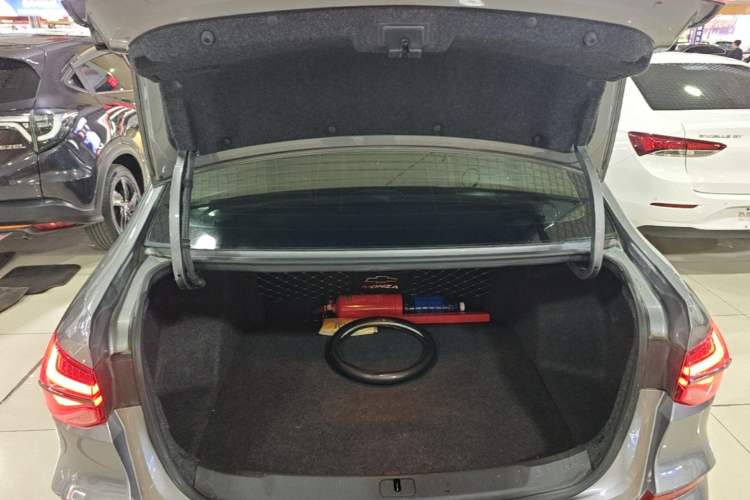 Used Chevrolet Monza 2020 Light Hybrid RS 330T Automatic Comfort Edition Trunk