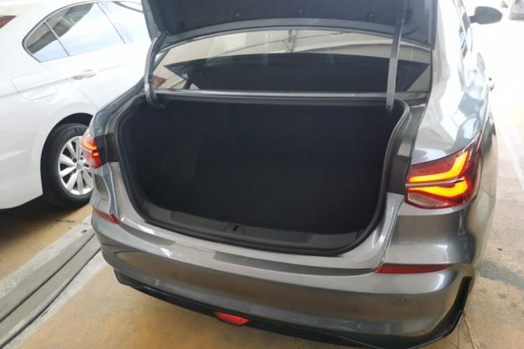 Used Chevrolet Monza 2020 Light Hybrid RS 330T Automatic Comfort Edition Trunk