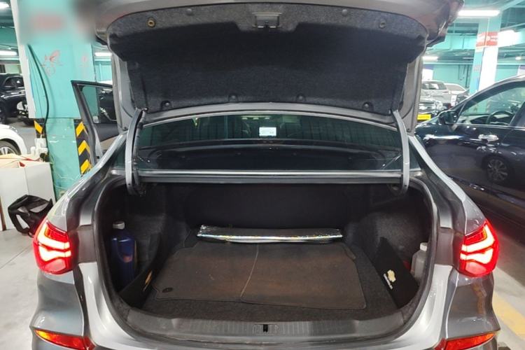 Used Chevrolet Monza 2020 320 Automatic Enjoyment Edition Trunk