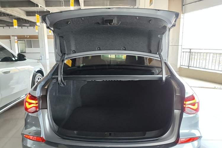Used Chevrolet Monza 2020 Light Hybrid Redline 320T Dual-Clutch Thrilling Edition Trunk