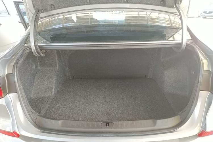 Used Chevrolet Monza 2020 Light Hybrid RS 330T Automatic Comfort Edition Trunk