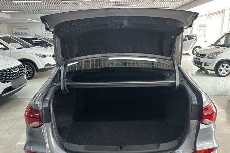 Used Chevrolet Monza 2020 320 Automatic Enjoyment Edition Trunk